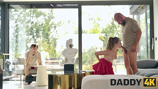 Русская озвучка - Отец отымел подругу сына и кончил в киску